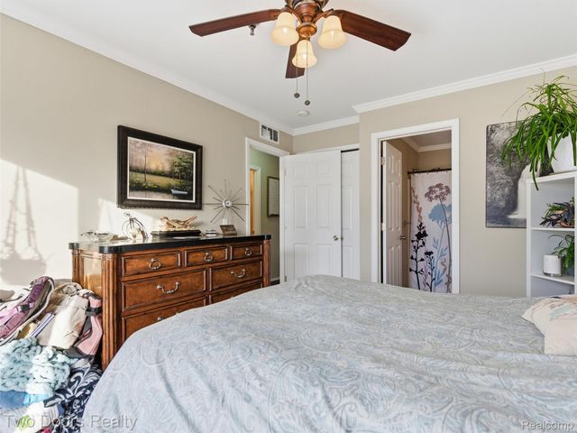 148 Saber Way, Lake Orion Village, MI 48362