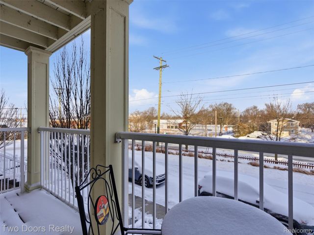 148 Saber Way, Lake Orion Village, MI 48362