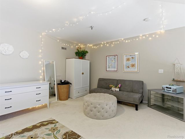 148 Saber Way, Lake Orion Village, MI 48362