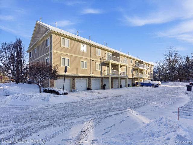 148 Saber Way, Lake Orion Village, MI 48362