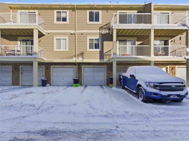 148 Saber Way, Lake Orion Village, MI 48362