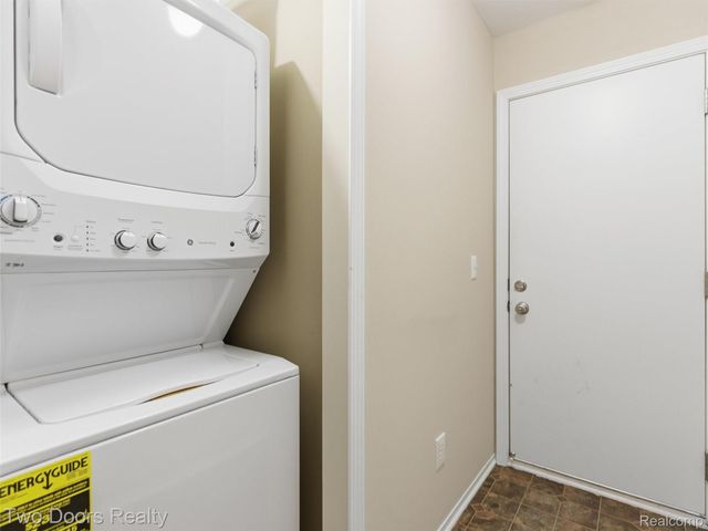 148 Saber Way, Lake Orion Village, MI 48362