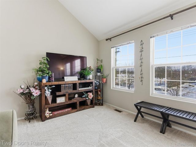 148 Saber Way, Lake Orion Village, MI 48362