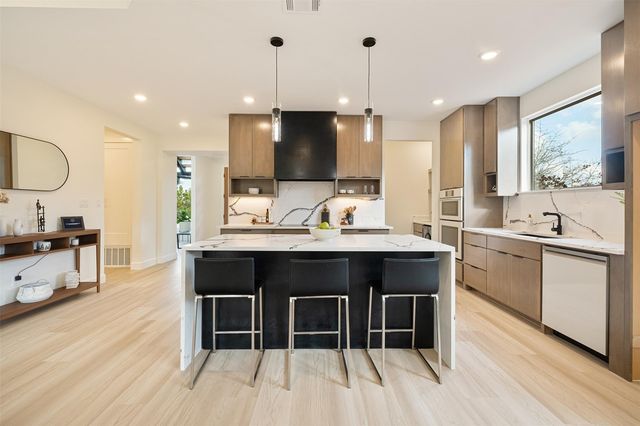 182 Lakeside DR, Bastrop, TX 78602