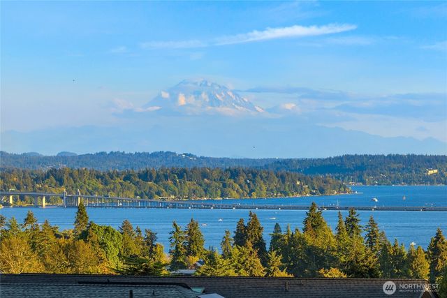 6816 51st Avenue NE, Seattle, WA 98115