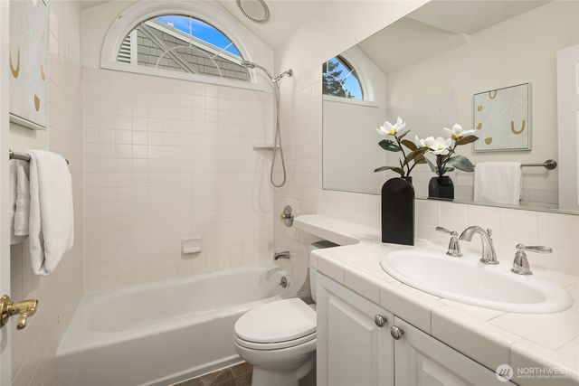 6816 51st Avenue NE, Seattle, WA 98115
