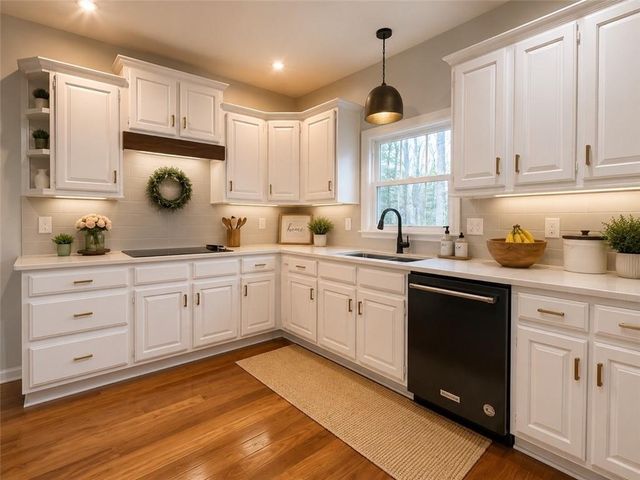 3905 N Seminole Way, Woodstock, GA 30189