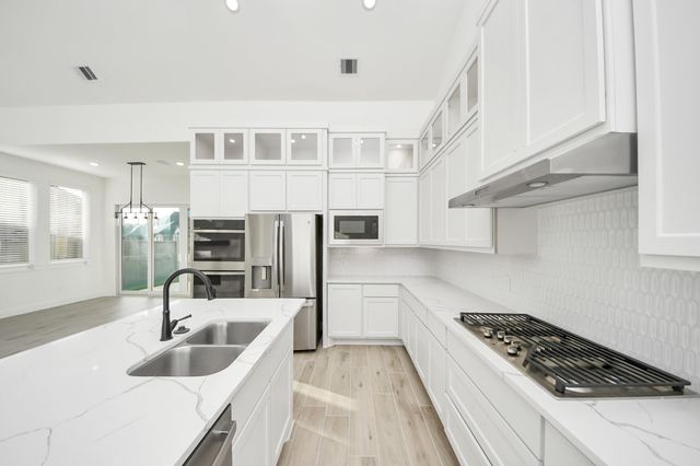 9519 Chateau Hill Drive, Manvel, TX 77578