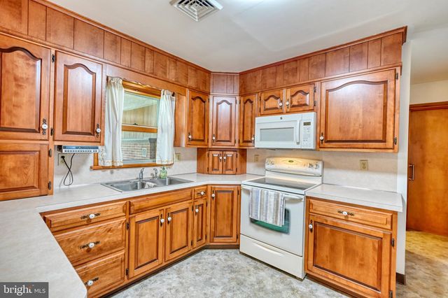 1315 FONDERWHITE RD, Lebanon, PA 17042