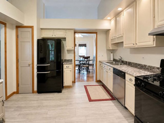 1010 Fox Run Lane, Algonquin, IL 60102