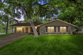 537 Brookwood Drive, Woodway, TX 76712