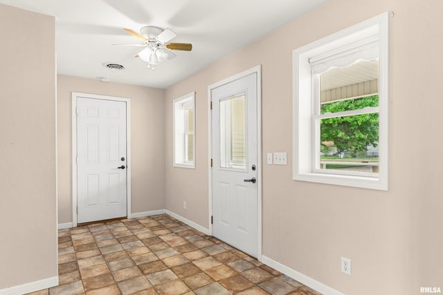 221 S CUMMINGS Lane, Washington, IL 61571