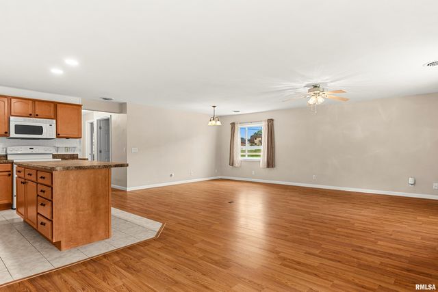 221 S CUMMINGS Lane, Washington, IL 61571
