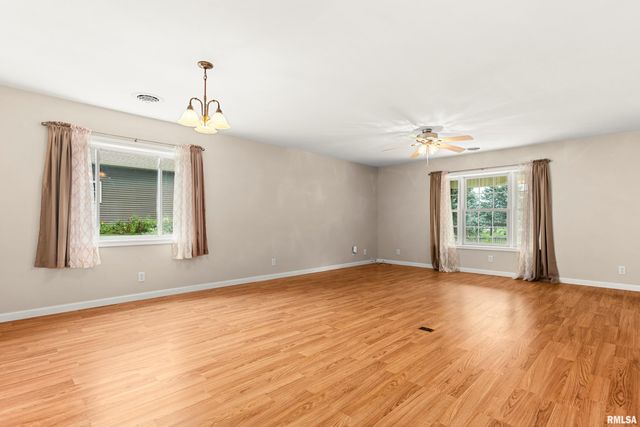 221 S CUMMINGS Lane, Washington, IL 61571