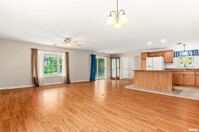 221 S CUMMINGS Lane, Washington, IL 61571