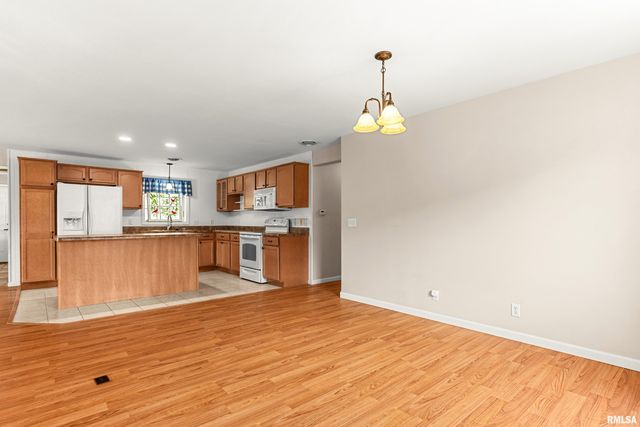 221 S CUMMINGS Lane, Washington, IL 61571