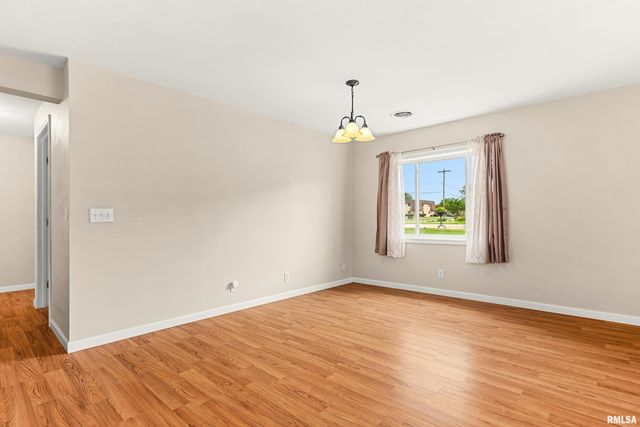 221 S CUMMINGS Lane, Washington, IL 61571