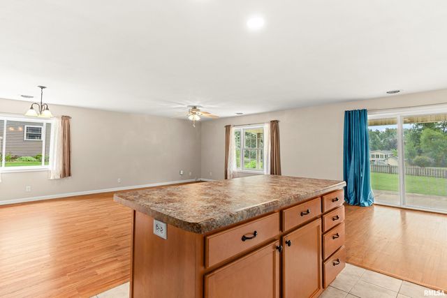 221 S CUMMINGS Lane, Washington, IL 61571