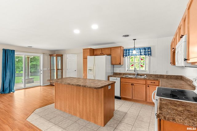 221 S CUMMINGS Lane, Washington, IL 61571