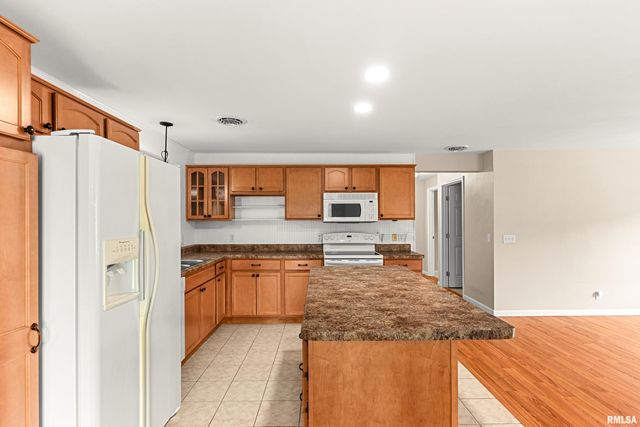 221 S CUMMINGS Lane, Washington, IL 61571