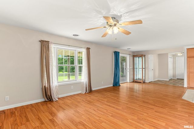 221 S CUMMINGS Lane, Washington, IL 61571