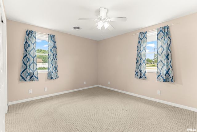 221 S CUMMINGS Lane, Washington, IL 61571