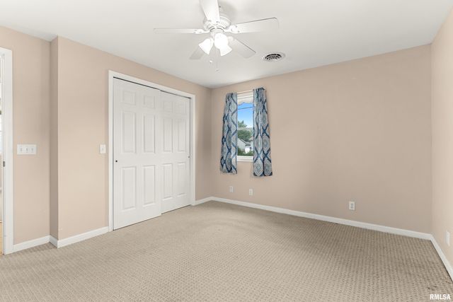 221 S CUMMINGS Lane, Washington, IL 61571
