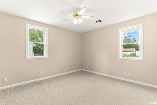 221 S CUMMINGS Lane, Washington, IL 61571