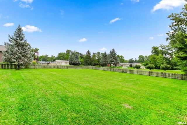 221 S CUMMINGS Lane, Washington, IL 61571