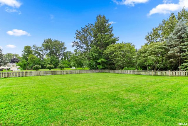 221 S CUMMINGS Lane, Washington, IL 61571