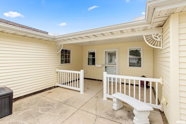 221 S CUMMINGS Lane, Washington, IL 61571