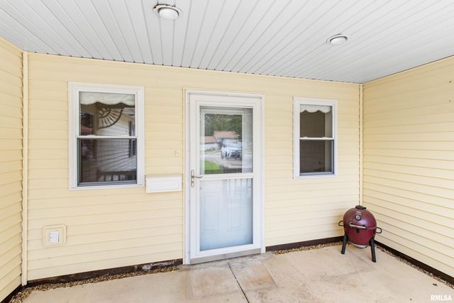 221 S CUMMINGS Lane, Washington, IL 61571