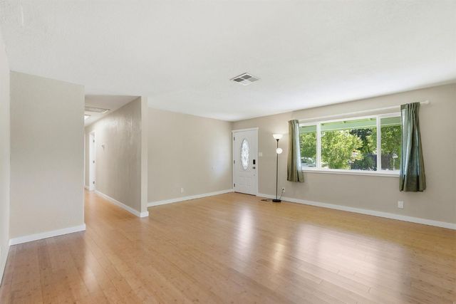 6907 7th Ave, Rio Linda, CA 95673