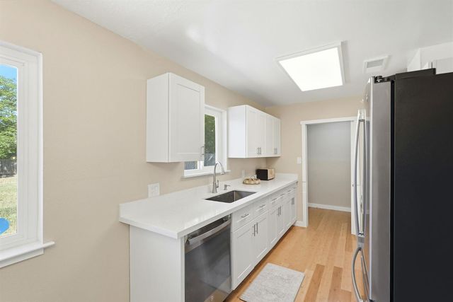 6907 7th Ave, Rio Linda, CA 95673