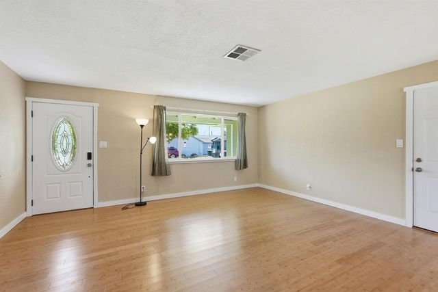 6907 7th Ave, Rio Linda, CA 95673