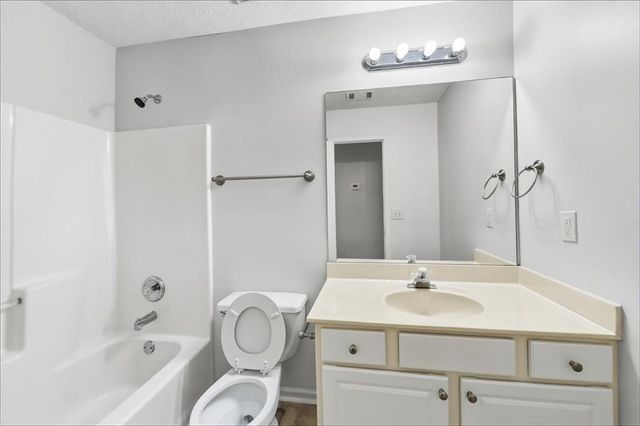 390 Oak Vista Court, Lawrenceville, GA 30044