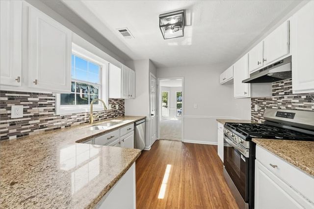 390 Oak Vista Court, Lawrenceville, GA 30044