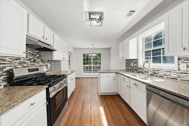390 Oak Vista Court, Lawrenceville, GA 30044