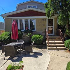 6213 W NEWPORT Avenue, Chicago, IL 60634