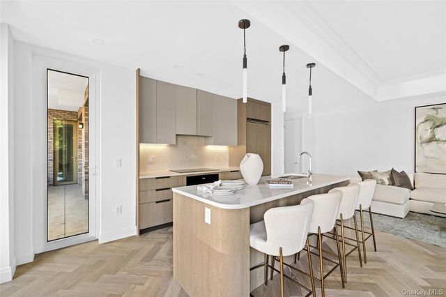 78-29 Austin Street 502, Forest Hills, NY 11375