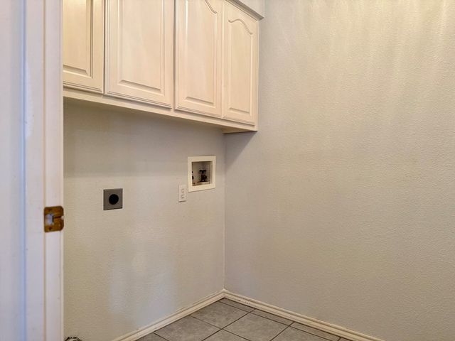 2811 Sunburst Dr, Midland, TX 79707