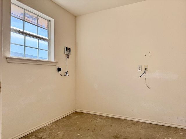 2811 Sunburst Dr, Midland, TX 79707