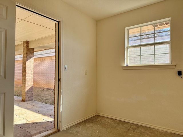 2811 Sunburst Dr, Midland, TX 79707