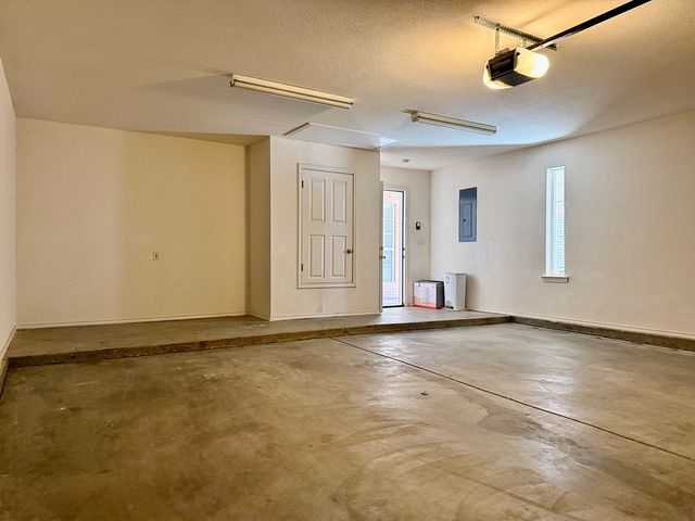 2811 Sunburst Dr, Midland, TX 79707