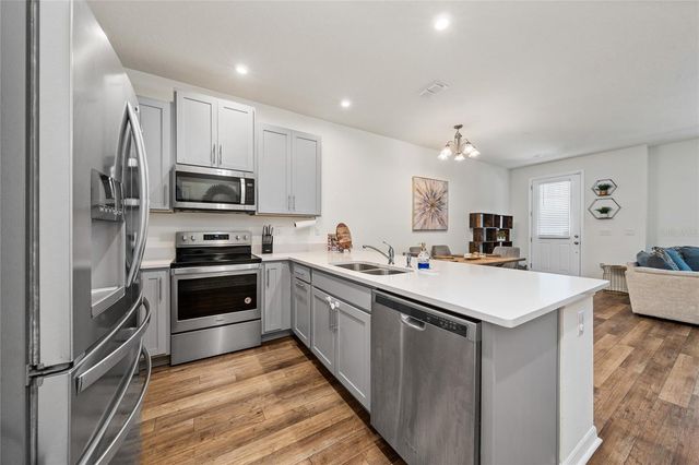 10239 HIGHLINE CREST STREET, Orlando, FL 32832
