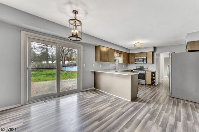 5 Alton Dr, Franklin Twp., NJ 08873