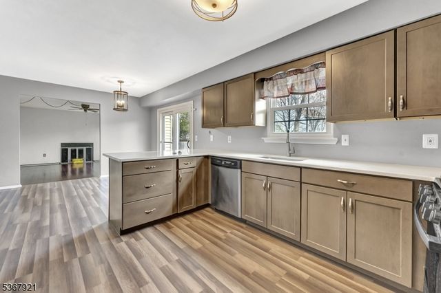 5 Alton Dr, Franklin Twp., NJ 08873