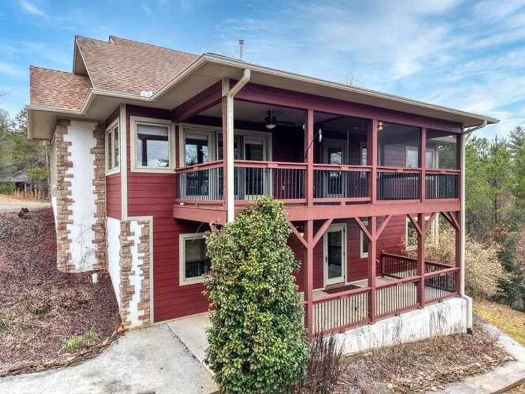 99 Old Possum Way, Murphy, NC 28906