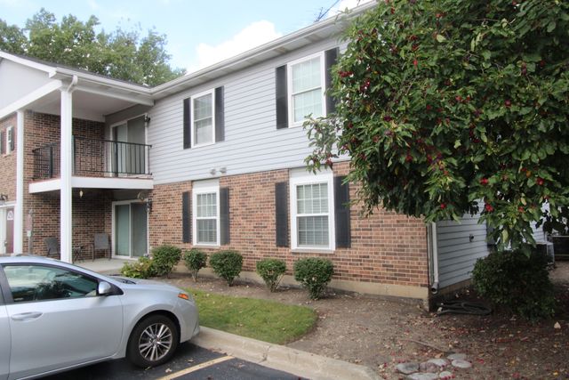 929 Golf Course Road 4, Crystal Lake, IL 60014