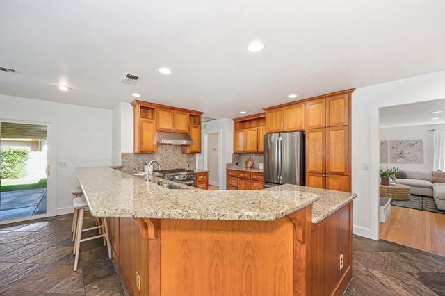 4045 Esperanza Dr, Sacramento, CA 95864